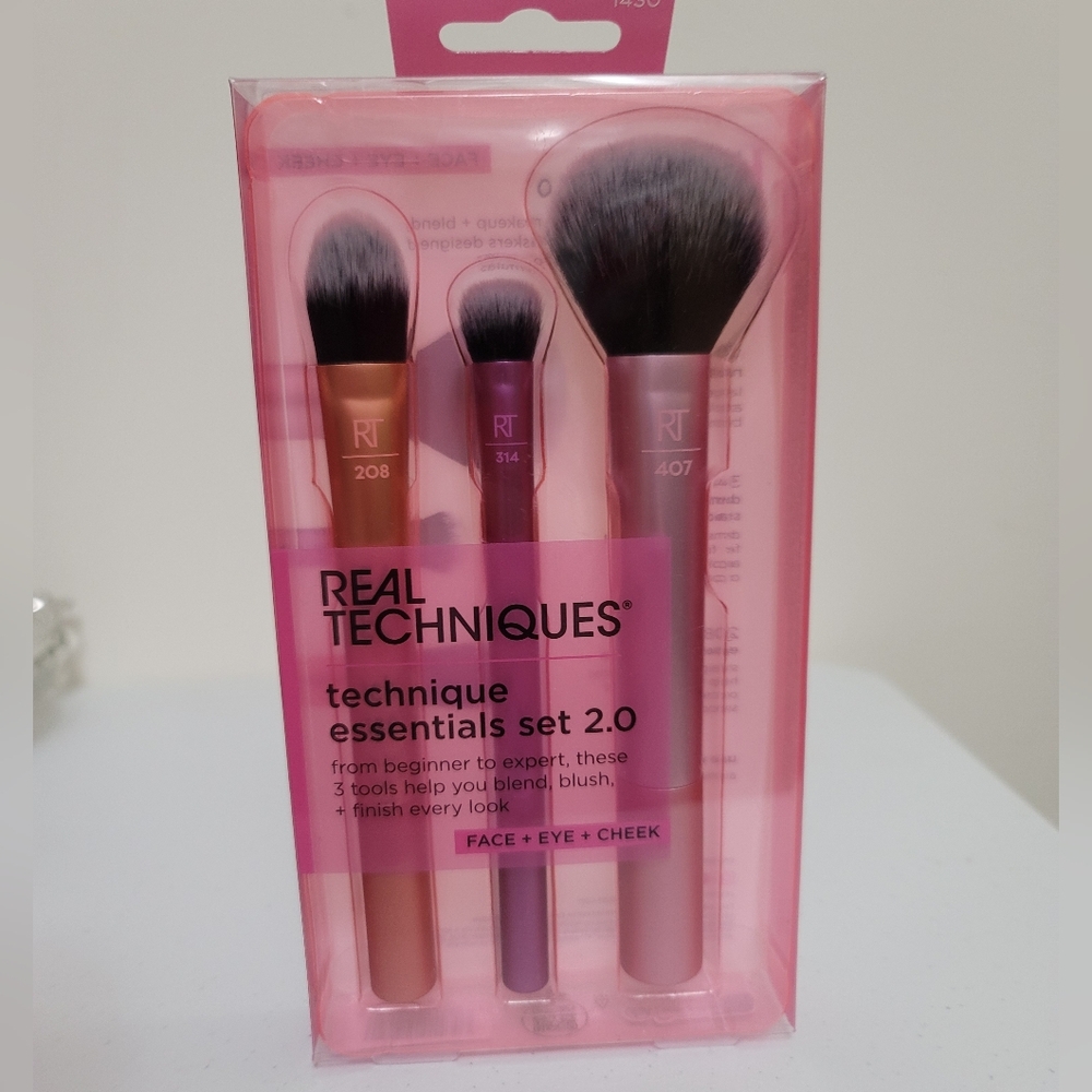 NWT Real Techniques Makeup Brush Set